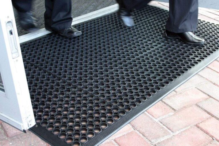 Non-slip rubber kitchen drainage mat