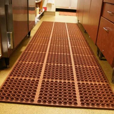 Non-slip rubber kitchen drainage mat