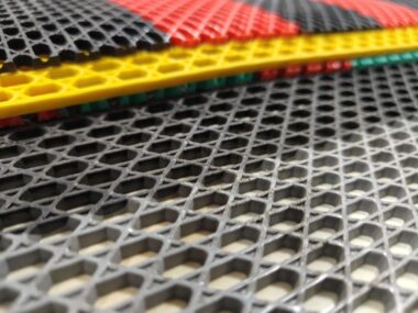 Anti-slip waterproof mat