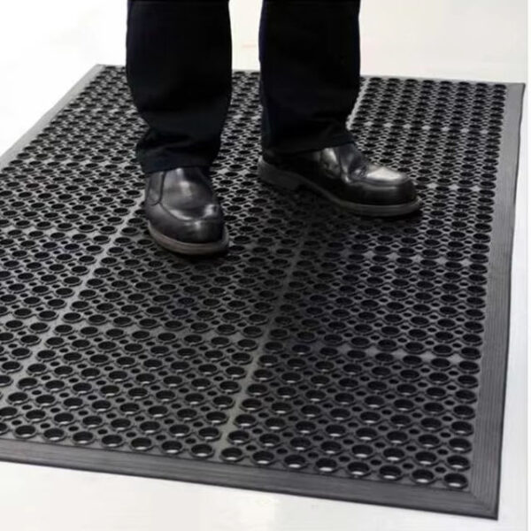 Heavy duty anti-fatigue rubber mat