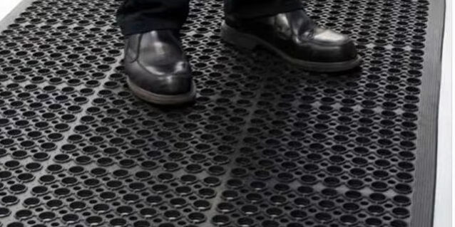 Heavy duty anti-fatigue rubber mat