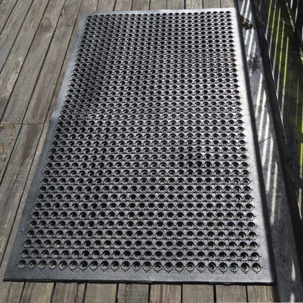 Heavy duty anti-fatigue rubber mat