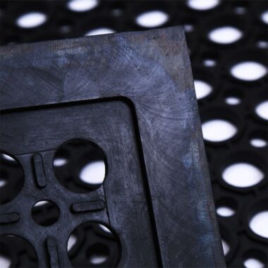 Anti slip drainage rubber flooring mat