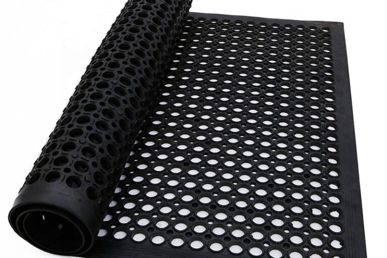 Anti slip drainage rubber flooring mat