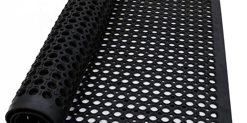 Anti slip drainage rubber flooring mat