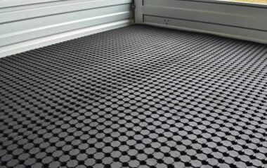 Non-slip hollow ring rubber kitchen mat