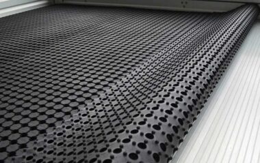 Non-slip hollow ring rubber kitchen mat